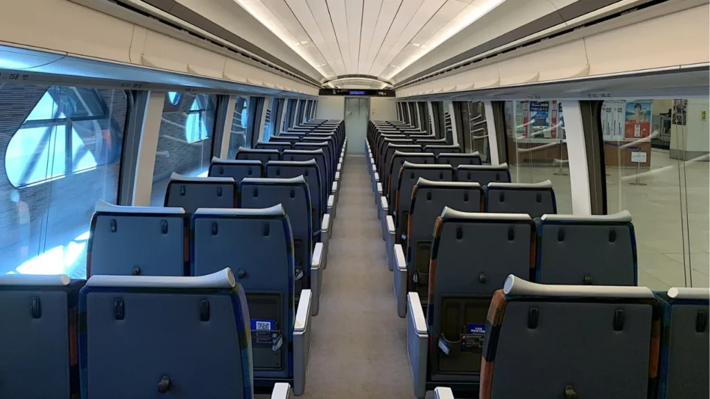ロマンスカーGSEの車内