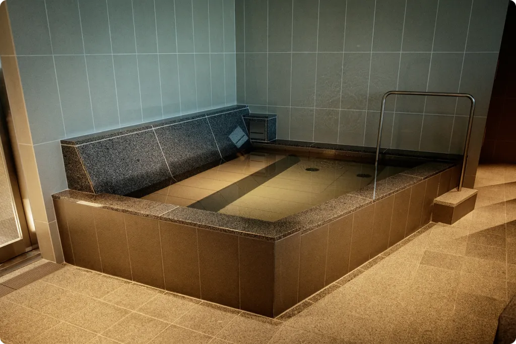 女性サウナの湯船