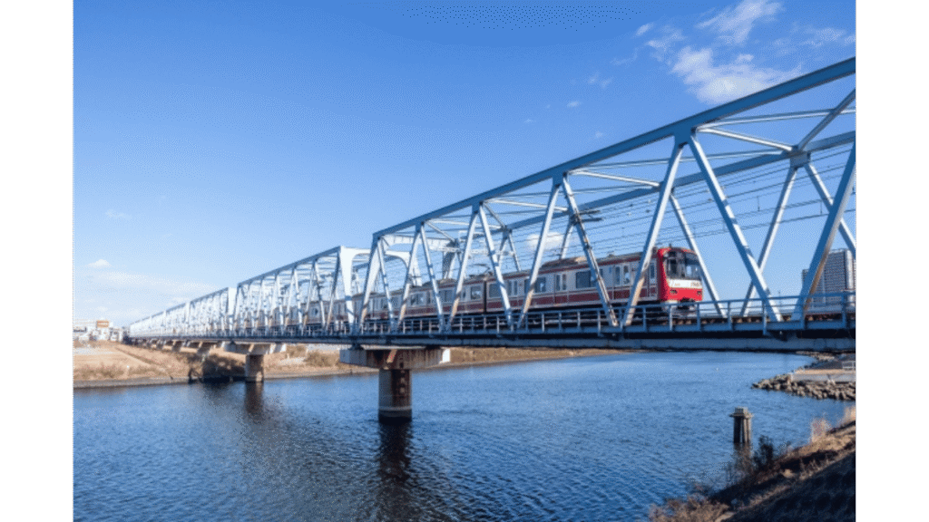 鉄橋を渡る京急電鉄の車輛