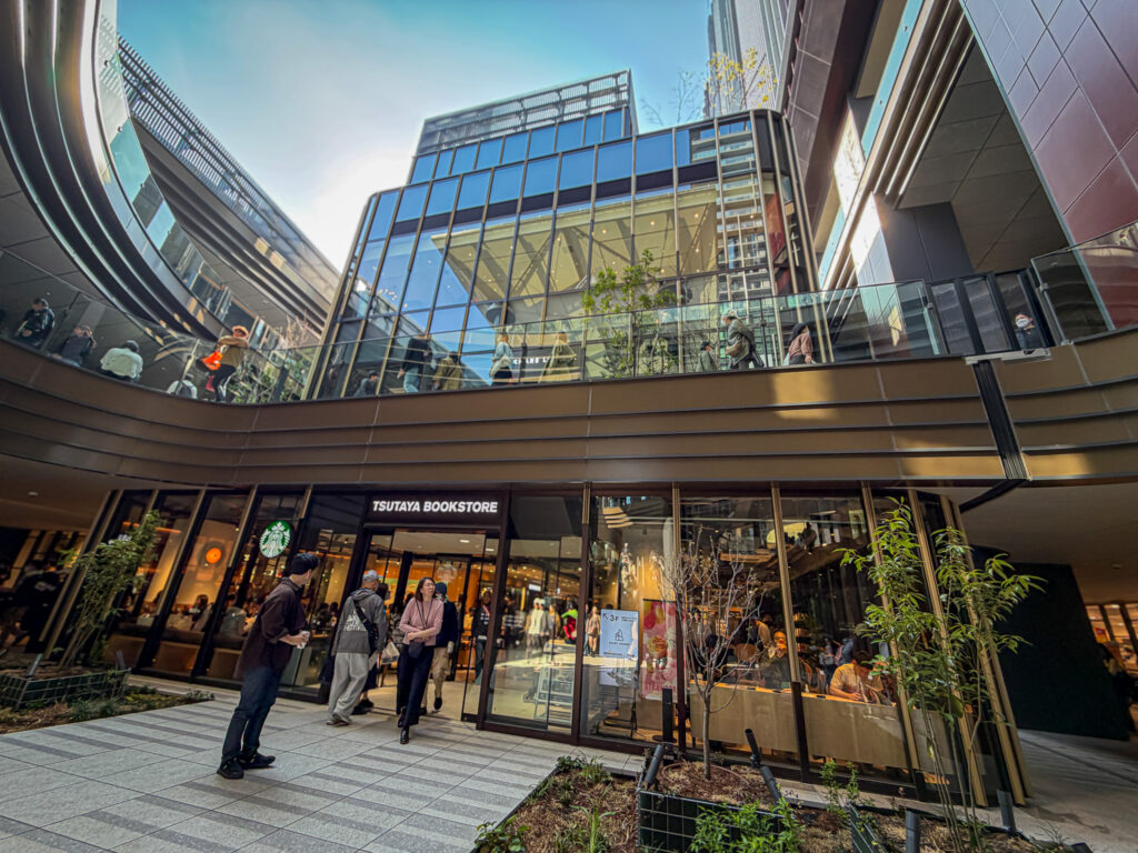 大井町トラックス SHARE LOUNGEとTSUTAYA BOOKSTOREの外観。
下の階がTSUTAYA、上の階がSHARE LOUNGE