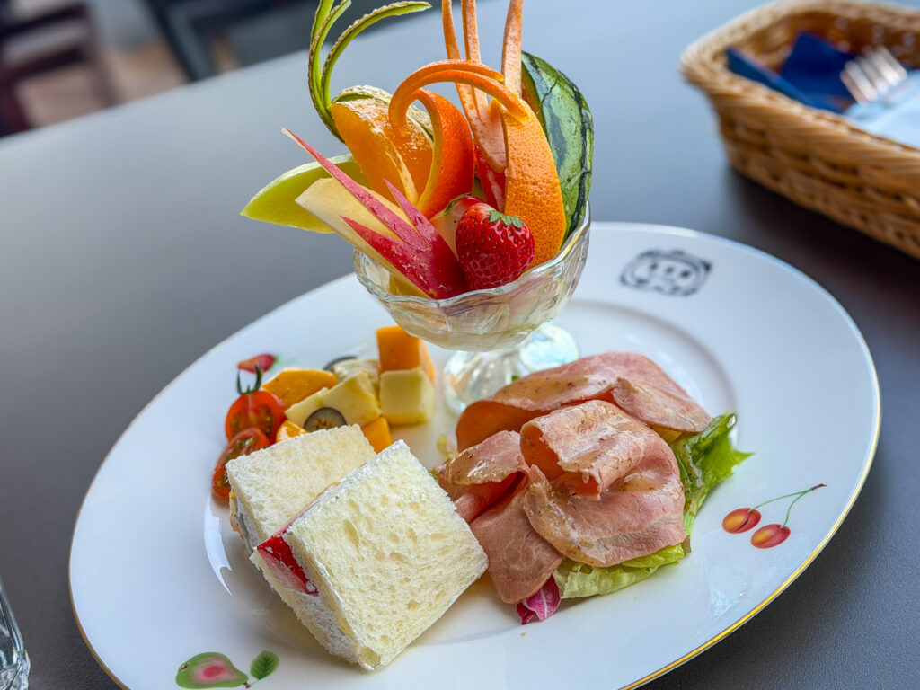 大井町トラックス 果実園リーベルの開業記念リーベルプレート