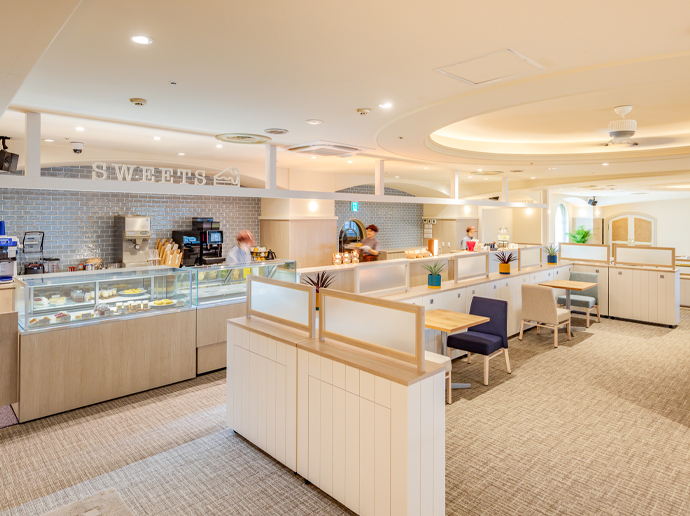 Rita Cafeの店内|モダンなカウンター席とカフェ空間