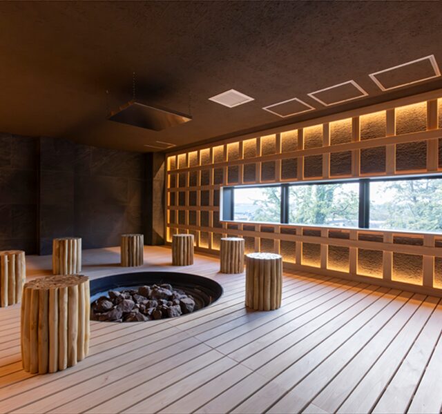キングアンドクイーンの岩盤浴「IRORI 炎」北投石セルフロウリュの囲炉裏