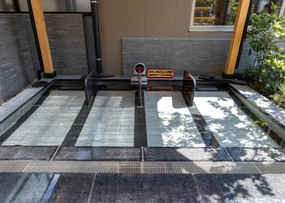 キングアンドクイーンの露天エリアにある寝ころび風呂