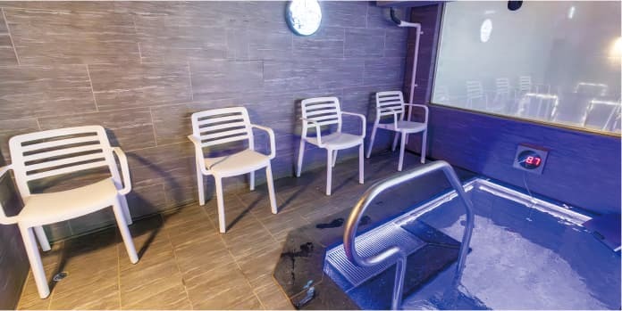 キングアンドクイーンの凍水風呂(マイナス20℃の冷凍ルーム・シングル水風呂)