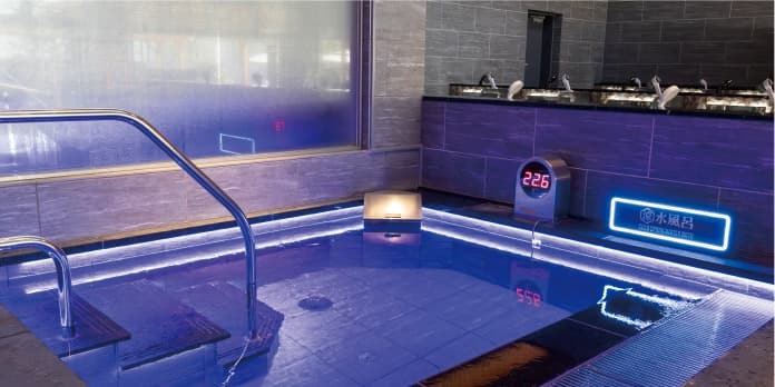 キングアンドクイーンの涼水風呂(天然温泉かけ流し・約23℃)