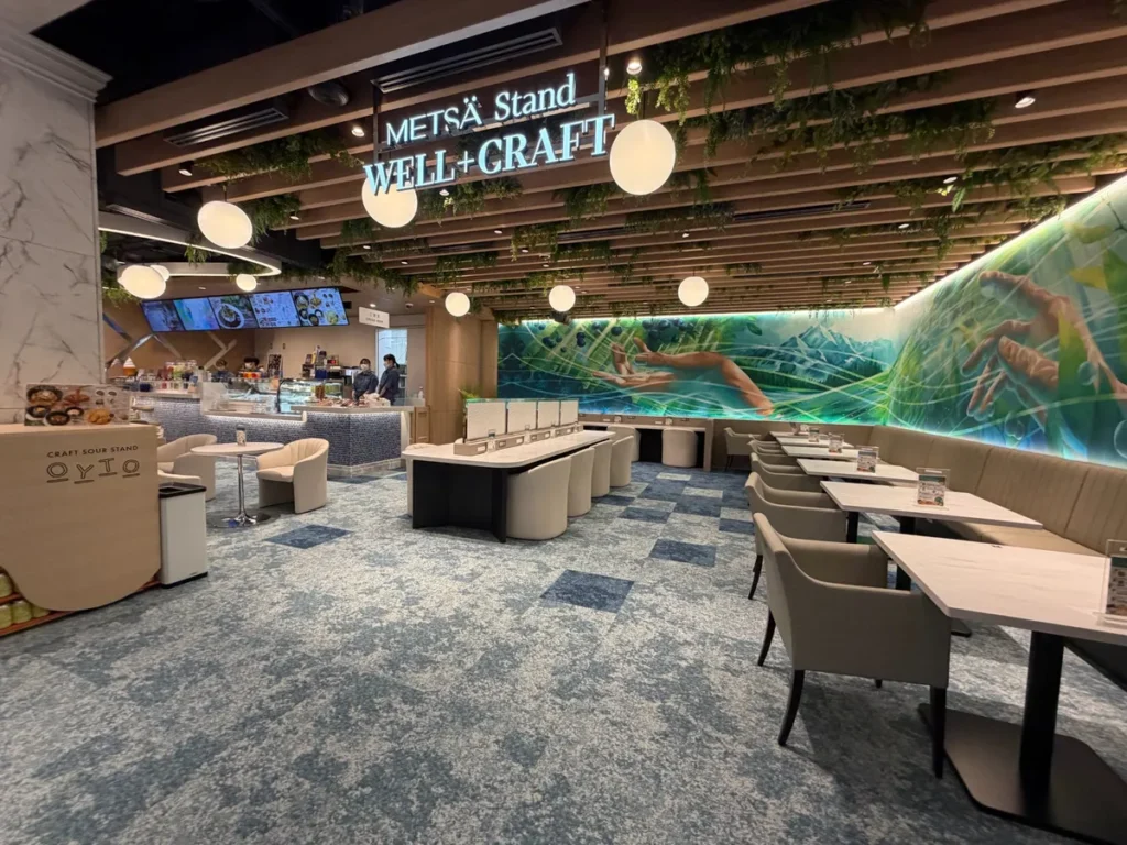 サウナメッツァ大井町トラックス館内のレストラン・ラウンジエリア