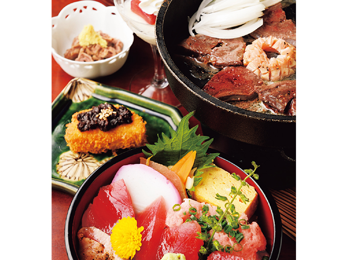 宗㐂のまんぷく券メニュー|まぐろ三色丼と小鉢が並ぶ御膳