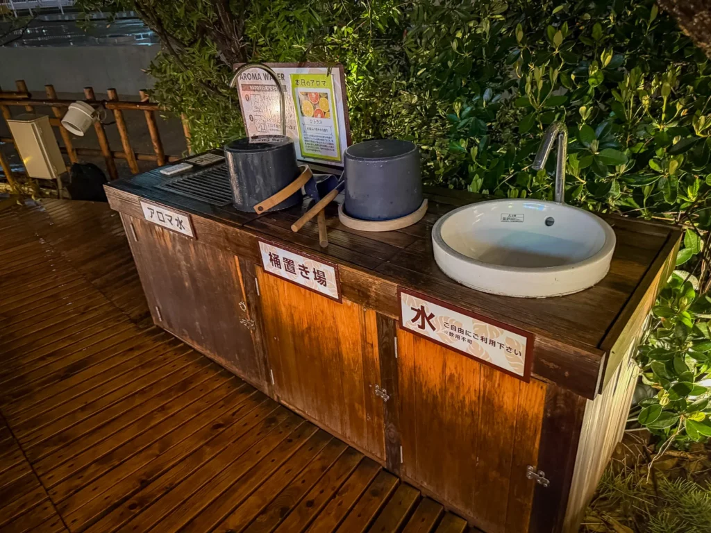 キャナルリゾート テントサウナのアロマ水と桶