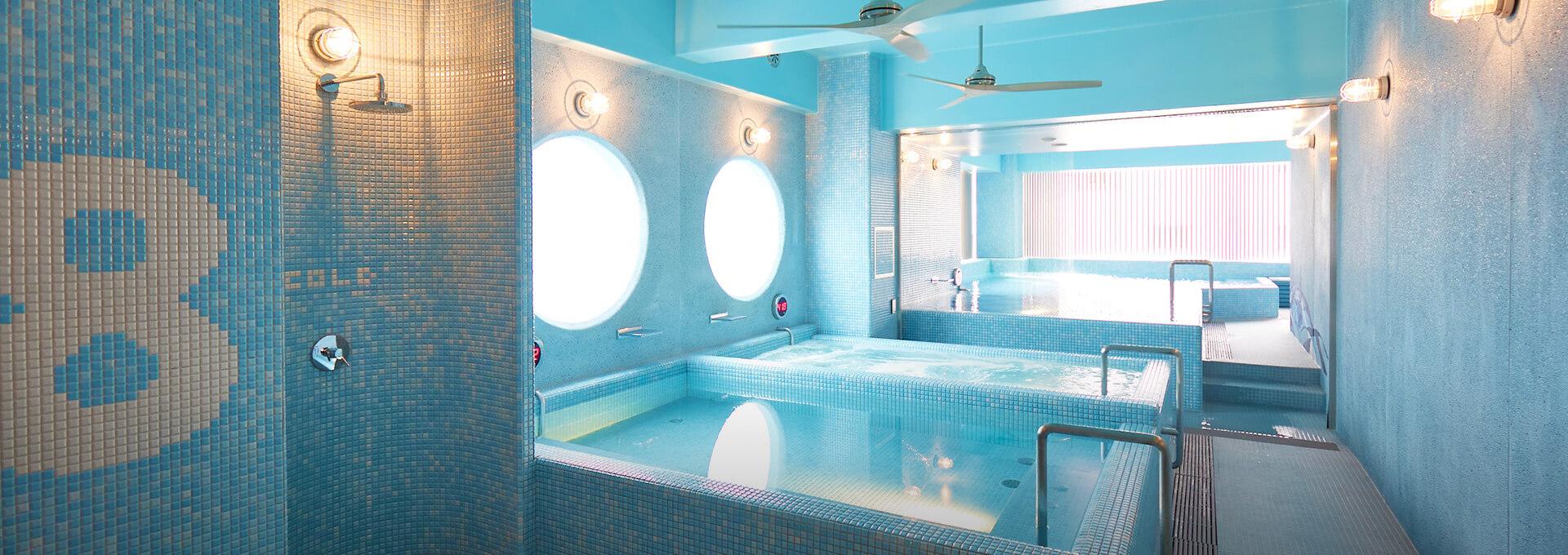 8HOTEL SHONAN FUJISAWA WATER CAVEの温冷浴槽とプール
