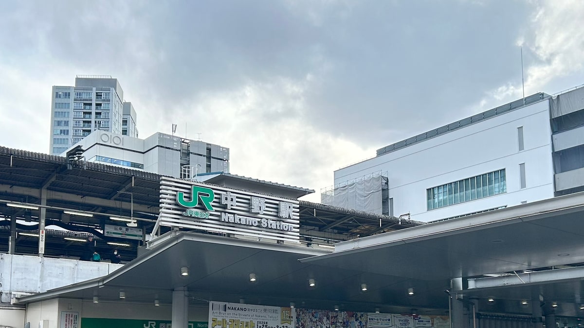 中央線快速と中央・総武線各駅停車が停車する中野駅北口