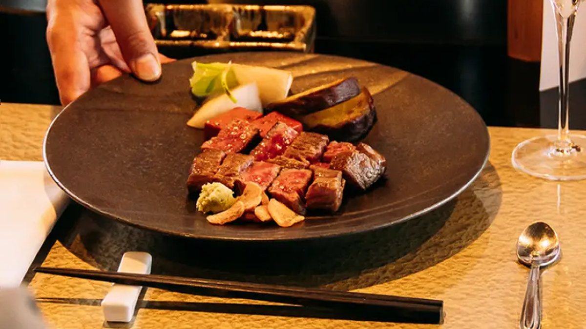コンチェルトの神戸牛鉄板焼き コンチェルト船内で提供される神戸牛鉄板焼きの料理