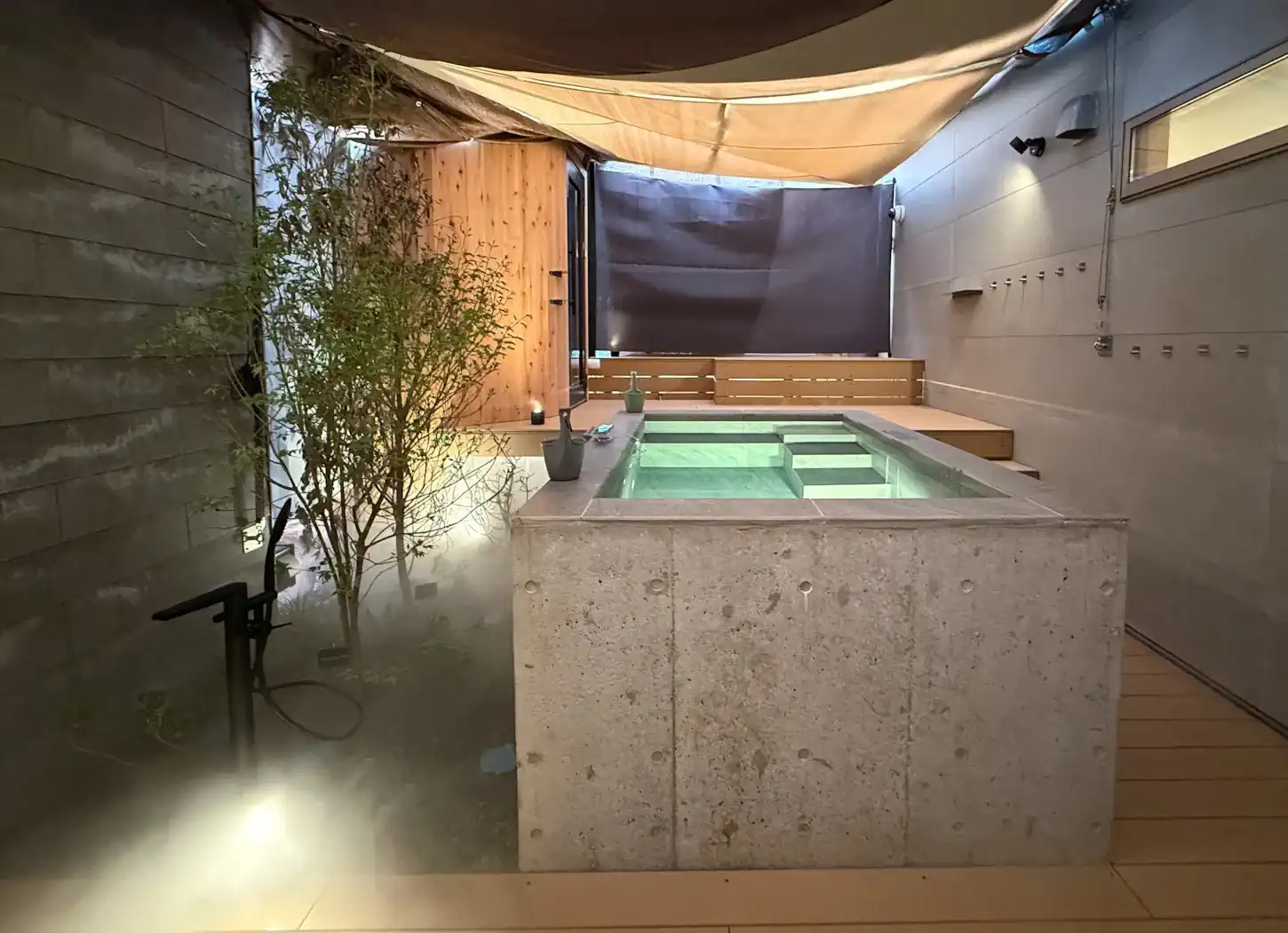 ガレーラ・サウナ立川の屋外水風呂
