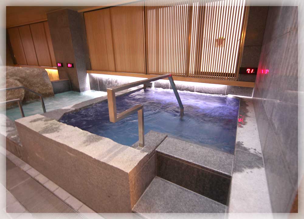かるまる池袋の超低温水風呂サンダートルネード