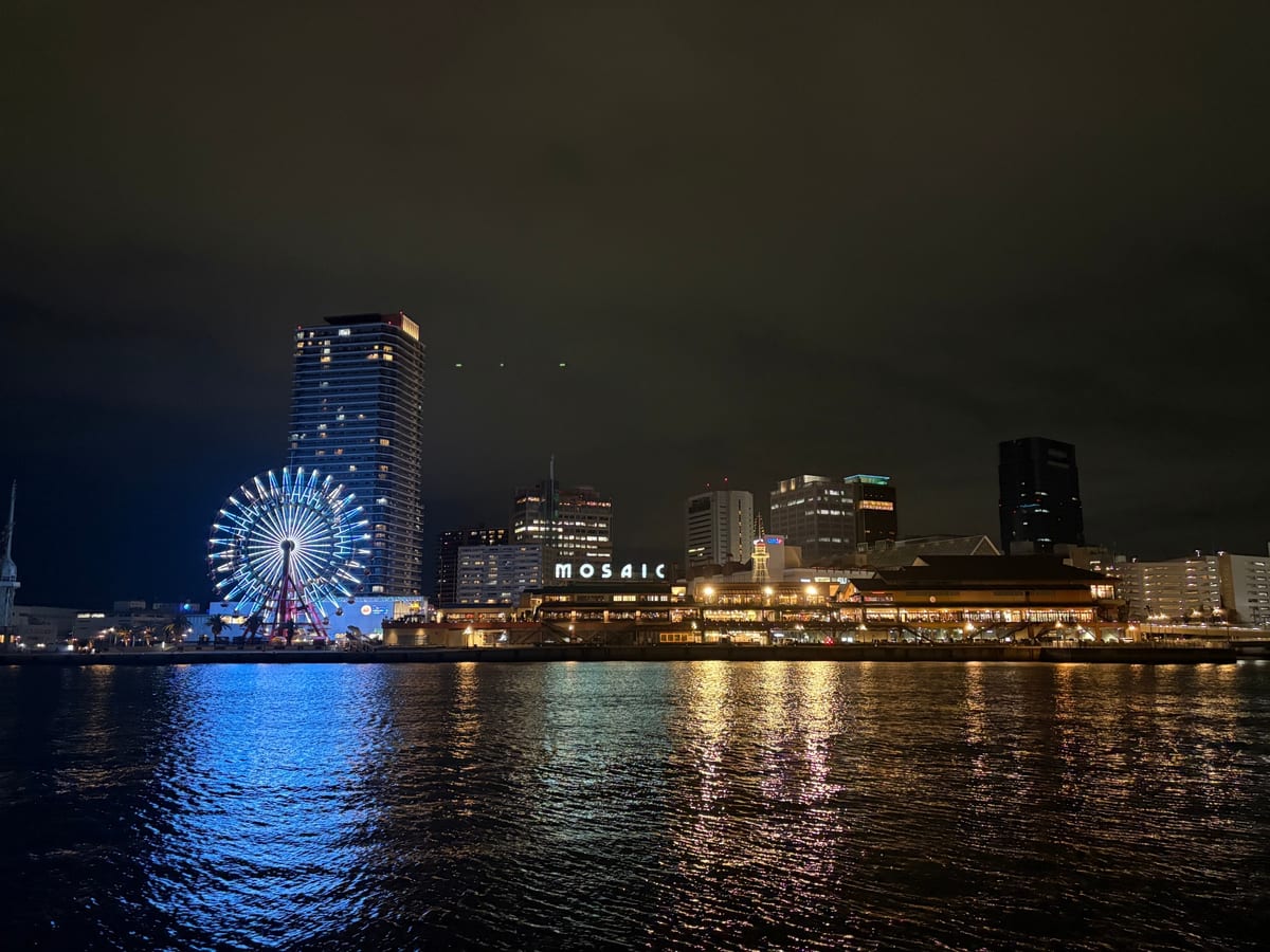 海上から見た神戸ハーバーランド・モザイク周辺の夜景