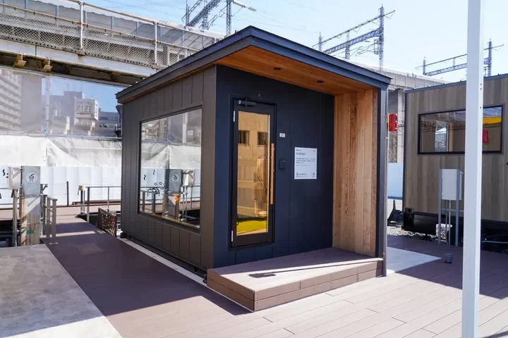 Little Retreat Depotのペレットストーブ式サウナ小屋「PIONEERI」外観