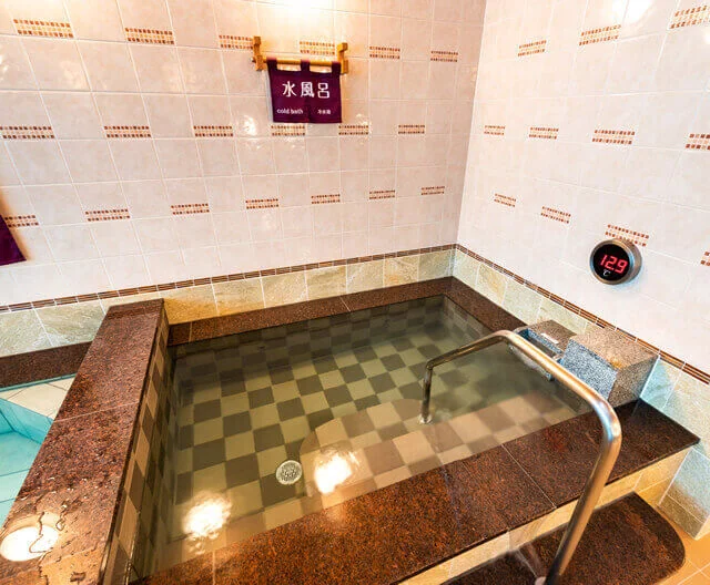 RAKU SPA 1010 神田の水風呂
