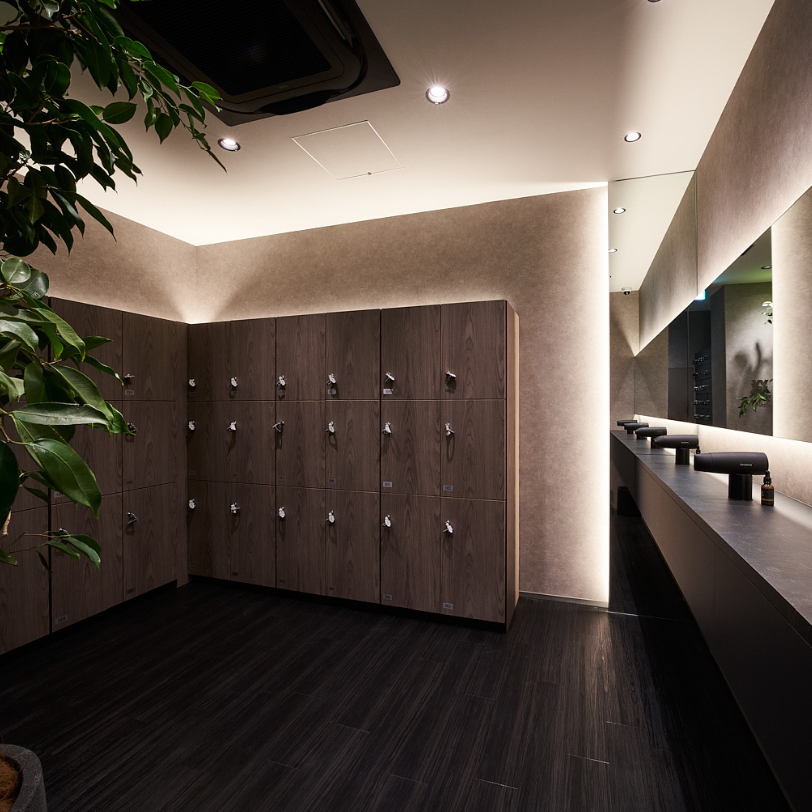 SAUNA XX 四谷駅前店のロッカールーム