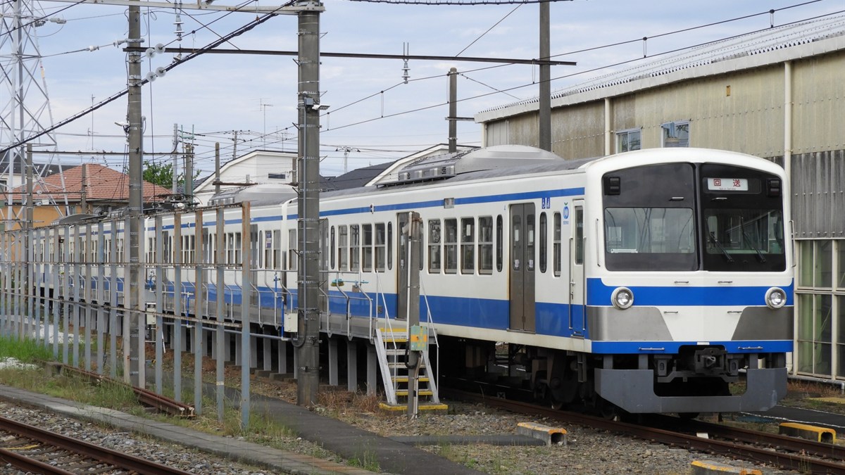 西武多摩川線 電車 白糸台車両基地に停車する西武多摩川線の電車
