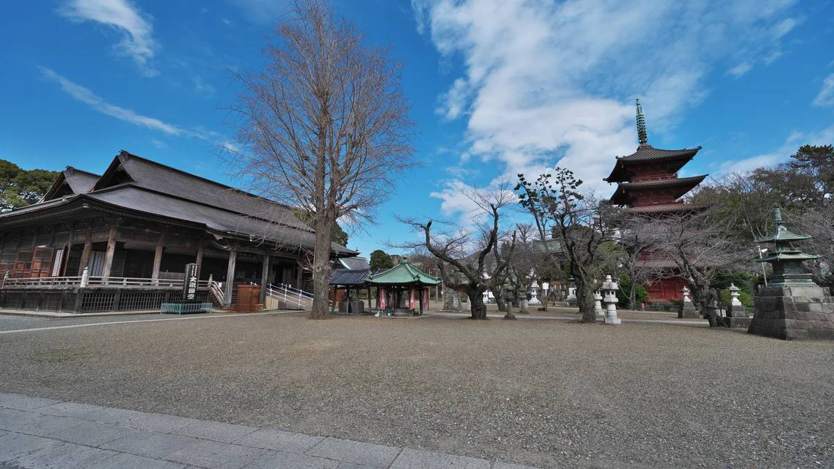 下総中山の中山法華経寺にある祖師堂と五重塔