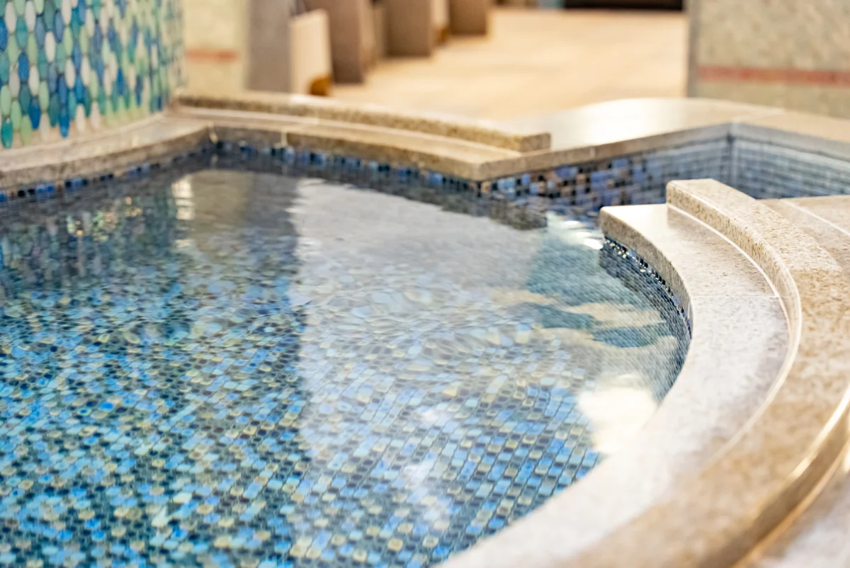 横浜天然温泉 SPA EASの天然温泉浴槽