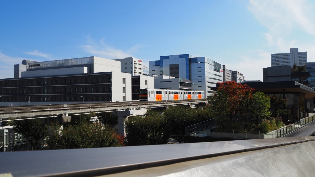立川市街を走る多摩モノレール