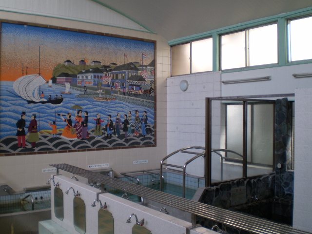 遊湯 記念湯の浴槽と浴室壁画