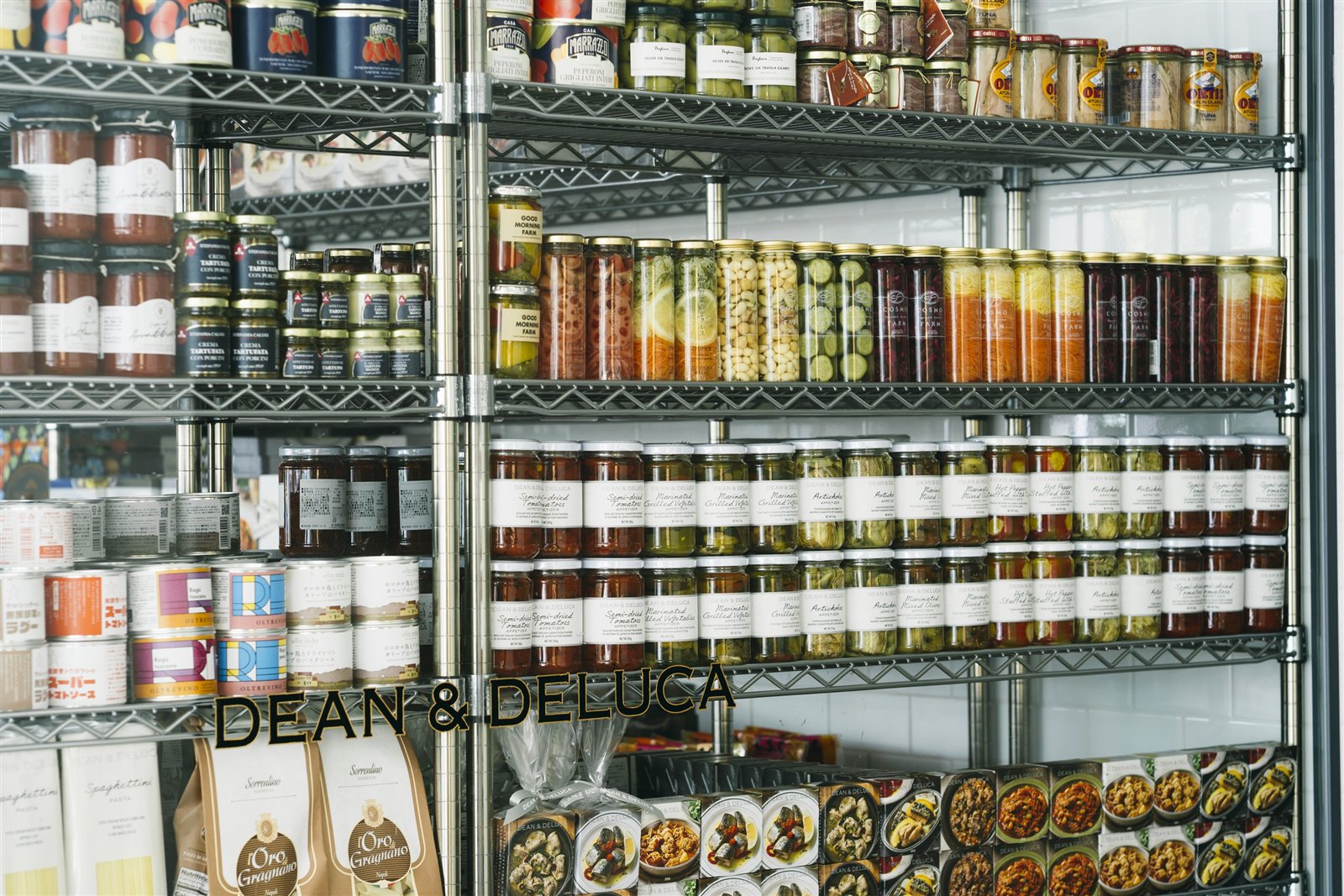 DEAN & DELUCA 大井町のマーケットストアに並ぶ食品